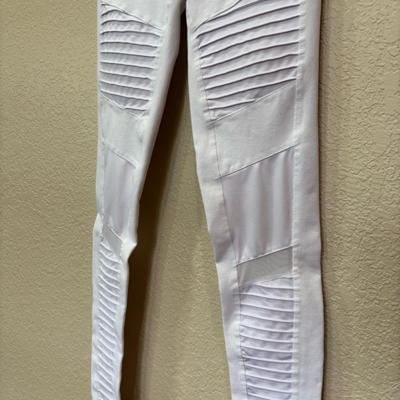 Alo Yoga High-Waist Moto Legging White Small - Picture 8 of 16